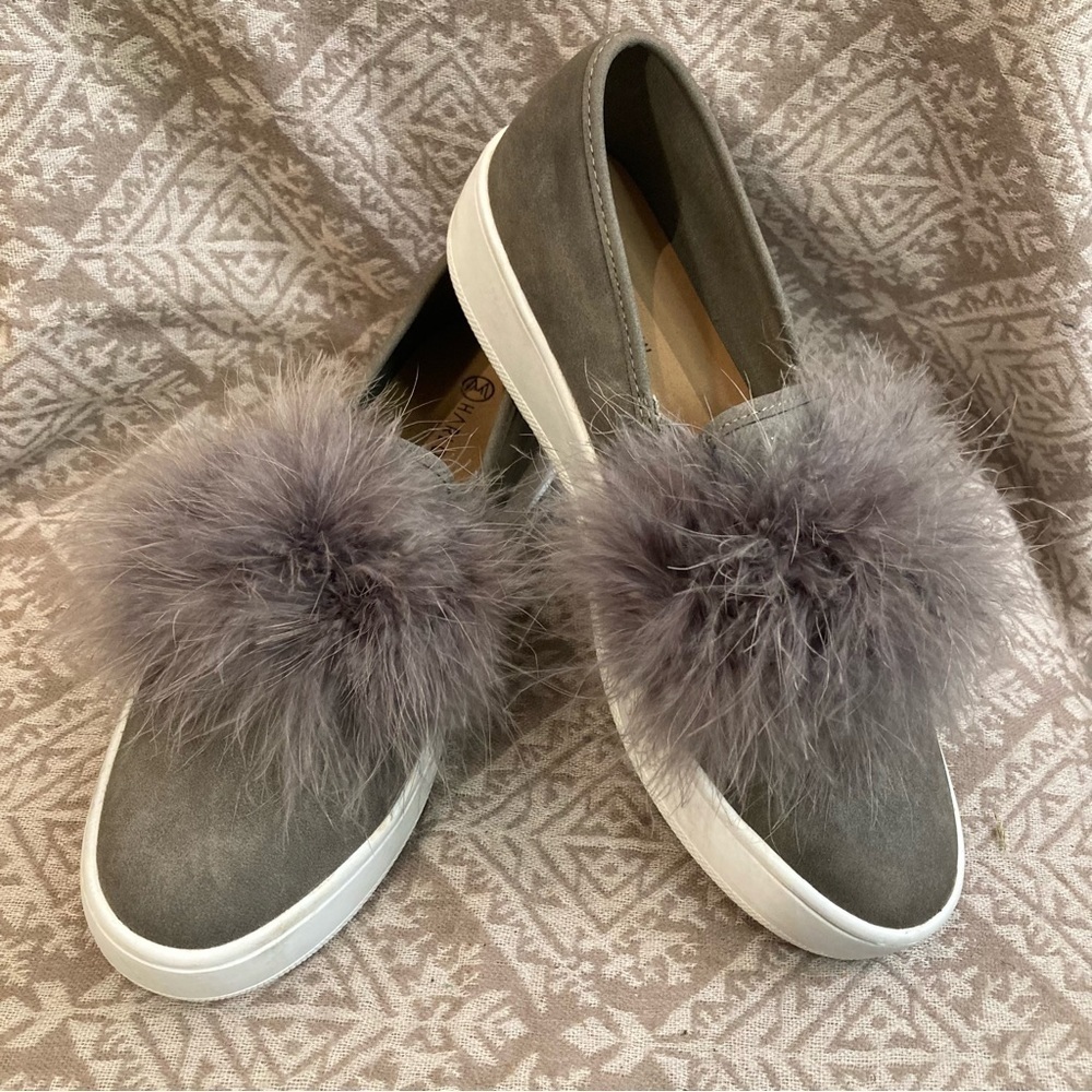 HARLOW Sz 9 Slip On Feathers Decor Almond Toe Contemporary Trendy Skater Shoes